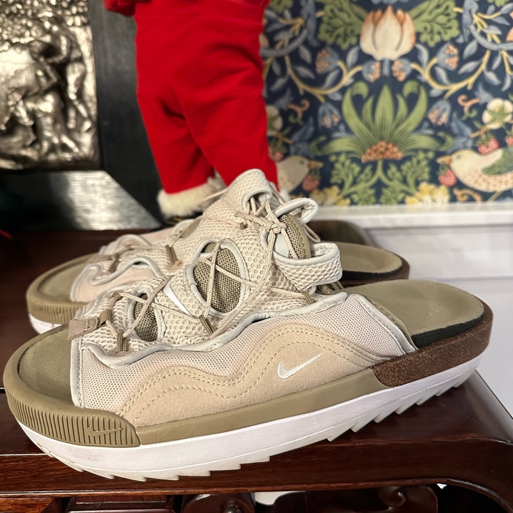 Men’s NIKE offline 2.0 slides mules khaki tan size 9 EUC